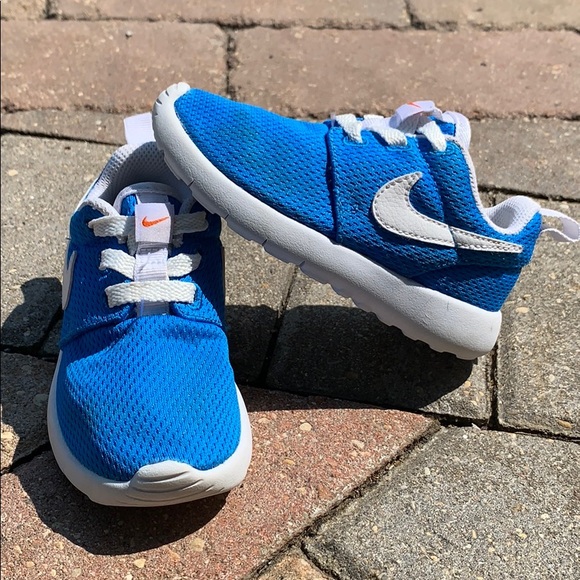 Nike Other - Toddler Blue Nike Roshe Size 9